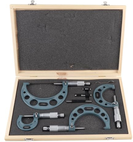 Juego de 4 micrómetros exteriores métricos de 0 a 100 mm con estuche para mediciones de precisión.