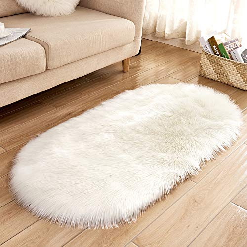Accogliente tappeto bianco in pelle di agnello per divano lavabile morbida pelliccia coperta per sedia ovale 100 x 180 cm/39,3 x 70,7 pollici peluche finta pelle di pecora tappeto per la decorazione