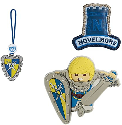 Step by Step Magic MAGS Playmobil „Novelmore Arwynn“, 3-teilig, 2 Magnet-Applikationen und 1 Anhänger, passend zum Schulranzen oder Vorschulrucksack, blau-grau-gelb, Ritter-Design