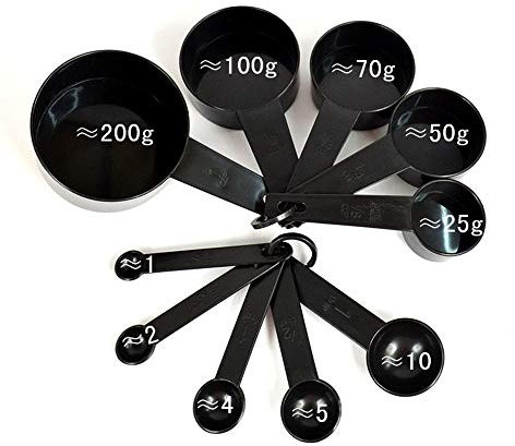 Set di 10 misurini in plastica di colore nero con manico dosatore e cucchiaio dosatore