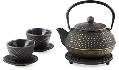 V I E R - TETERA HAKONE DE 0,80 litros de capacidad, fabricada en hierro fundido. Consta de Tetera, reposatetera, vasos y reposavasos