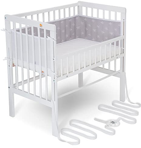 FabiMax Baby Beistellbett für Boxspringbett, TÜV geprüft 2022, inkl. Matratze und Nestchen aus Netzstoff, Buche massiv weiß, Air/weiße Sterne auf grau