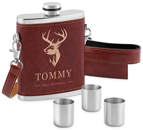 Maverton Flachmann mit Gravur - personalisiert - 250 ml - aus Edelstahl - 3x10 ml Pinnchen - Weihnachtsgeschenke - Lederetui mit Riemen - Geburtstagsgeschenk und mehr - Farbe: Silber/Braun - Hirsch