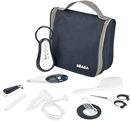 BÉABA Set per la Cura del Bambino, Kit Completo de 9 Accessori, Termometro da Bagno Digitale, Aspiratore nasale, Massaggiatore di Gengive, Borsa da Toilette da Viaggio, Blu notte