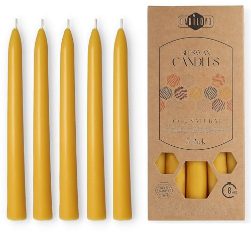 Danilovo Stabkerzen Bienenwachskerzen 5 Stück – Natürliche, Nachhaltige, Lang Brennende Bienenwachskerze für Jeden Anlass & Kerzenständer - Honigduftende, Reine Bienenwachs Kerzen