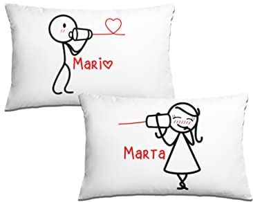 Bulabadoo Coppia Federe SanValentino Personalizzabili - Parole Romantiche [ PERSONALIZZA NOMI] - Federe Cuscino Letto Matrimoniale - Amore - Coppie - Partner - Compagna - Regalo