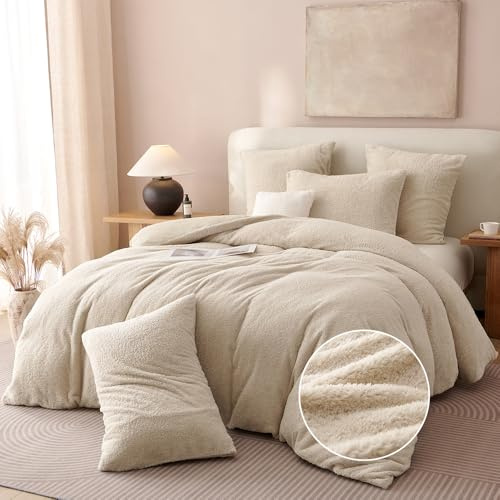 Freyamy Housse de Couette Polaire Teddy 220x240cm Beige Hiver Chaude Duveteuse Parure de lit 2 Personne avec Fermeture Éclair Peluche Sherpa Flanelle Linge de lit avec 2 Taie d'oreiller 65 x 65cm