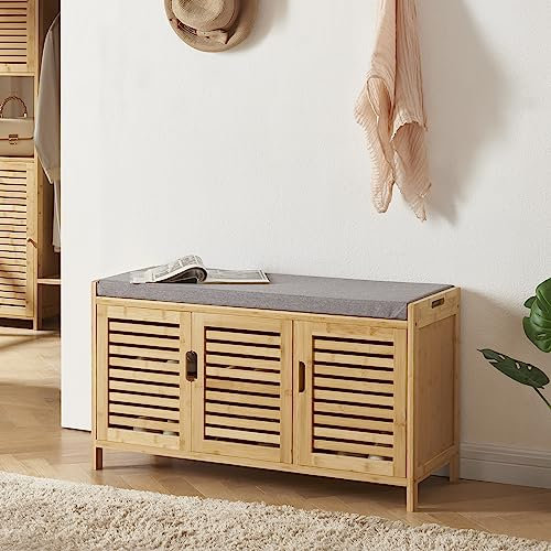 [en.casa] Schuhschrank Selk Sitzbank mit Stauraum Schuhbank mit 3 Türen und 1 Ablage 50 x 90 x 35 cm Sitztruhe gepolsterte Sitzfläche Bambus Natur