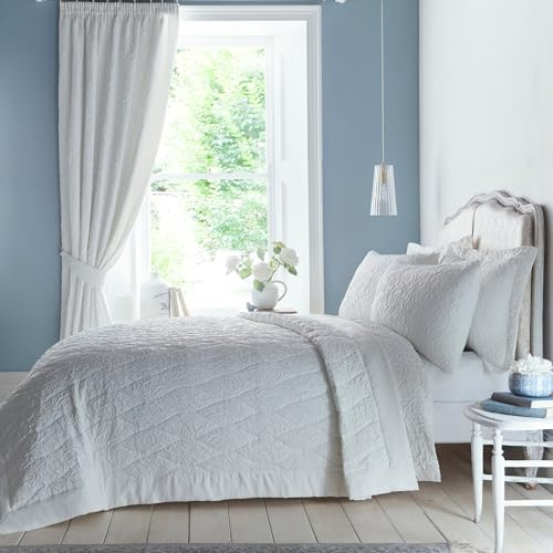 Appletree - White Jacquard Bedspread (230 x 200cm) - Reversible Designs - Engraved Floral Bedspread - Embossed Flowers Quilted Bedspread in White - Floral Quilt - Vintage Bedspread - White Bedding
