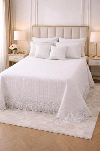 Generico Trapuntino Copriletto Matrimoniale Trapuntato con Balza in Pizzo Ricamato, Copriletto Elegante Tinta Unita con Cuscini Coordinati, Coperta Letto Decorativa Stile Classico (Bianco)