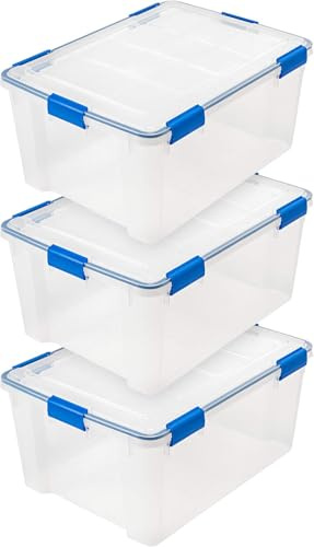 IRIS USA 60 Quart WEATHERPRO Aufbewahrungsbox aus Kunststoff mit robustem Deckel und Dichtung und sicherem Verriegelung, transparent mit blauen Schnallen, wetterfest, 3 Stück