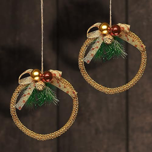 COM-FOUR® 2x corona navideña decorativa - Corona de Adviento con piñas, lazo, bolas y abeto verde - Corona navideña de color dorado - Percha para decoración navideña (corona - color dorado - 2 piezas)