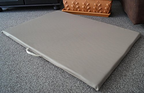 Hundebettenmanufaktur 90 cm X 60 cm Tapis pour Chien en Cuir synthétique Taupe et Mousse - 3 cm