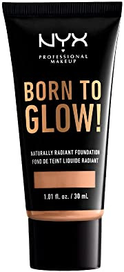 NYX Professional Makeup Born to Glow Radiant Foundation, Schillerndes Finish, Aufbaufähige mittlere Deckkraft, Vegane Formel, Farbton: Natural