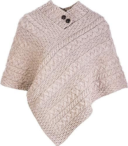 Aran Wollen Mills Poncho Irlandese Aran Lavorato a Maglia con Bottoni 100% Lana Merino (Vimini)