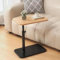 AHSBND Beistelltisch Holz Klein Couchtisch Sofatisch: C Form Höhenverstellbar Couch Mobiler Kaffeetisch Klein Side Table Laptop Stand für Wohnzimmer Schlafzimmer (Holzfarbe)