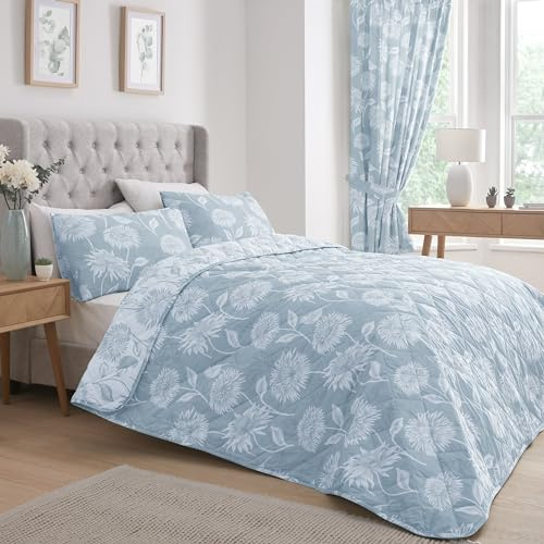 Drömmar och draperier – blått krysantemum överkast (230 cm x 200 cm) – mjuk beröring – vändbar design (2 färger) – blommiga quiltade sängöverkast i ljusblå – blå vintage blomsängkläder – blått