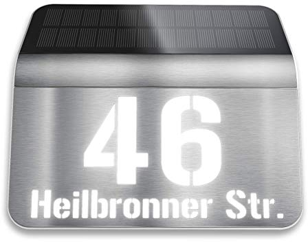 Metzler Hausnummer mit Straßennamen beleuchtet Solar aus V2A Edelstahl - Hausnummernschild mit LED Beleuchtung mit Dämmerungsschalter aussen - beleuchtete Hausnummer Personalisierbar - 22,7 x 24,2 cm