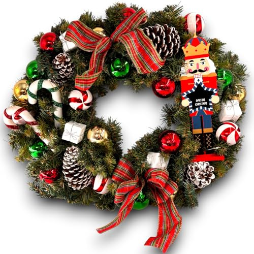 Ghirlanda Natalizia Decorata con Pigne, Candy Cane e Palline, Disponibile in Vari Design con Babbo Natale, Schiaccianoci – 3 Dimensioni: 40 cm, 60 cm, 80 cm (1, 60 Cm - Schiaccianoci)