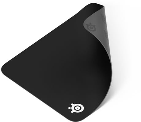 SteelSeries QcK - Tapis de souris de jeu en tissu - Surface exclusive micro tissée - Optimisé pour les capteurs de jeu - Taille M (320mm x 270mm x 2mm)