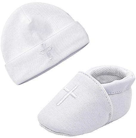 LACOFIA Neugeborene Taufe Schuhe Baby Jungen Weiche Sohle rutschfest Hausschuhe und Bestickter Weiß Beanie Hut Set Pack 2 6-12 Monate