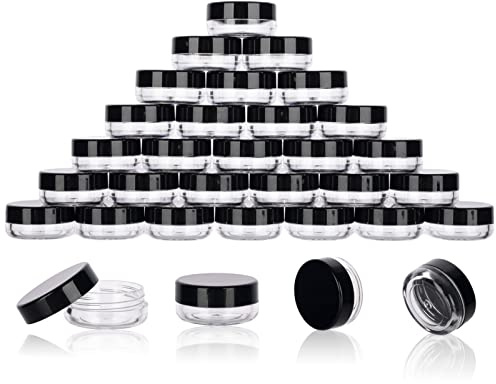 Lot de 50 petits pots d'échantillons vides de 3 g avec couvercles, mini récipients cosmétiques avec couvercles, conteneurs de voyage avec étiquettes, mini spatules jetables
