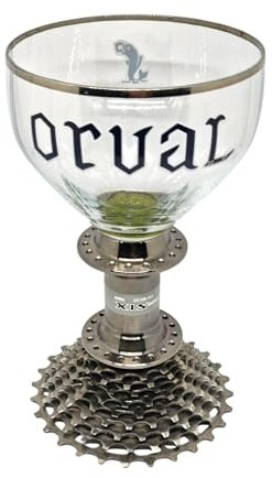 Générique Calice Orval - Art et Design Unique sur Piédestal en Engrenage de Chaîne de Vélo - Verre de Bière Trappiste.