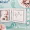 Alvar BABY - Fuß- und Handabdruck-Set für Babys, Rahmen aus Holz, Dekoration für Schlafzimmer, Geschenk, Erinnerungsstück zur Geburt – einfach zu verwenden. Fertig in 3 Minuten.