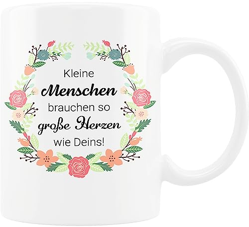 TassenSachen Danke Tasse für Erzieherin mit Herz - Kleine Menschen brauchen so große Herzen wie Deins - Als Kindergartenabschieds Geschenk - Kaffeetasse ca. 330 ml