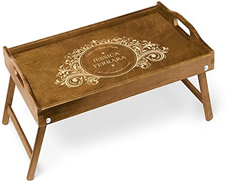 Maverton Vassoio da Colazione a Letto Personalizzato - Tavolino Pieghevole in Legno con Manici - Colore Marrone Chiaro - Incisione Laser - 50 x 30 cm - regalo donna - Gusto