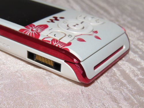Sony Ericsson W595 Smartphone (5,5 cm (2,2 Zoll) Display, Bluetooth, 3,2 Megapixel Kamera) Cosmopolitan Flower