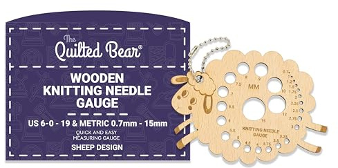 The Quilted Bear Calibro per ferri da maglia in legno, strumento per misurazioni accurate degli aghi con misure metriche e imperiali da 0,7 mm a 15 mm, vari disegni divertenti (pecora)