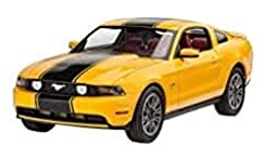 Revell 10 Modellbausatz 07046 ”ž2010 Ford Mustang GT”œ, Auto im Maßstab 1:25 Level 3, originalgetreue Nachbildung mit vielen Details
