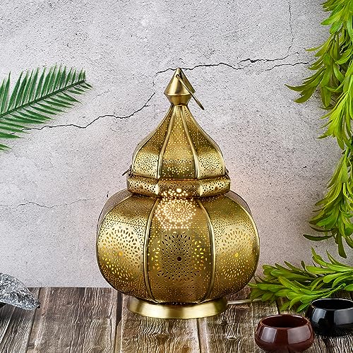Marrakesch Lampe und Laterne in einem aus Metall 30 cm groß | Tischlampe Windlicht Lamisa Gold als Orientalische Dekoration