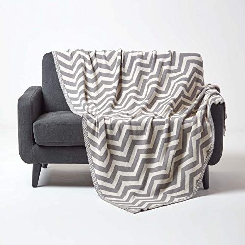 HOMESCAPES Grey Knitted Throw Soft Cotton Geometric Blanket Handwoven Warm and Cosy Silver Grey and Off White 100% Cotton Chevron Herringbone Sofa and Bed Throw, 130 x 170 cm
