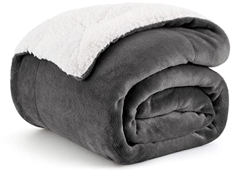 BEDSURE Kuscheldecke - Warm Sherpa Wolldecke & Sofadecke, Flauschig Sofaüberwurf Decke, Dicke Couchdecke, Fleecedecke, Flauschige Wohndecke für Couch, Anthrazit, 130x150 cm