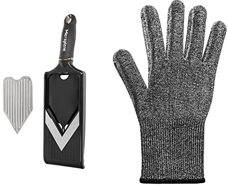 Microplane Verstellbarer Gemüsehobel mit V-Klinge und Julienneklingen-Einsatz mit Edelstahlklingen inkl. Fingerschutz & Schutzhandschuh Universalgröße Schnittfester Handschuh Grau 1 Stück 34027