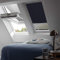 Orignal VELUX Verdunkelungsrollo DKL M06 1100S / Bedienart : Manuell / Farbe : Uni Dunkelblau / Fenstergröße : M06 / Fenstertypen : GGU, GPU, GHU, GTU, GXU, GGL, GPL, GHL, GTL, GXL