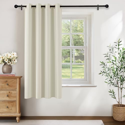 KGORGE Rideaux Occultants Opaque, 1 Pièce Rideau Thermique Anti Froid et Chaleur 140x180cm Decoration de Porte Salon Masion Chambre avec Oeillets Prêt à Poser, Beige Clair