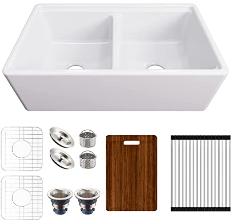 MEJE #KS 33 x 20 Zoll 50/50 Doppelschüssel, Keramikschürze mit vorderem Stufenrand, Arbeitsstation, Bauernhaus-Küchenspüle, mit Schneidebrett, Gitter und Sieb – Weiß