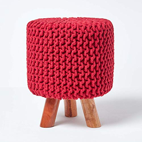 Homescapes Kleiner runder Strick Sitzhocker mit Holzbeinen, roter Fußhocker 32 x 32 x 42 cm, Strickhocker mit grob gestricktem Bezug aus 100% Baumwolle