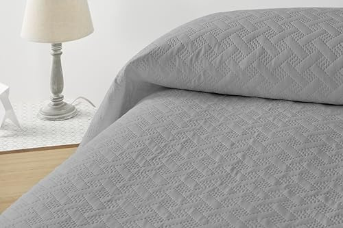 Degrees Home Liso – Colcha Boutí Fina para Todas Las Estaciones – Cubre Cama Multiusos Diseño Unicolor Suave, Lavable y Ligero 100% Microfibra (180x260) – Ideal para Camas 90/105/135/150/180