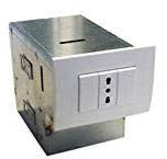 Cassaforte invisibile ad incasso, zincata, 1 cassetto e 1 vanno della stessa misura. Dimensioni 18X11X13 cm.