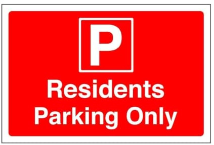 Endast parkering – säkerhetsskylt – 3 mm aluminium dibond för inomhus/utomhusbruk (400 mm x 300 mm) 14 m visningsavstånd.