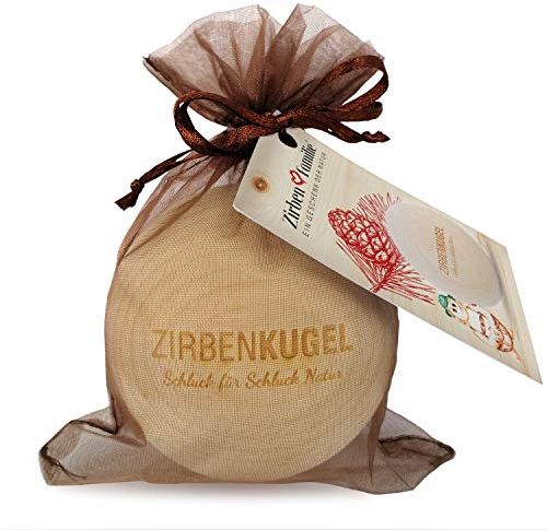Zirben Familie - bekannt aus dem Fachhandel & der Hotellerie • ZirbenKugel • Duftende Zirbenkugel mit Gravur • Holzkugel aus hochwertigem ZirbenHolz (Zirbenkugel), 7 x 7 x cm