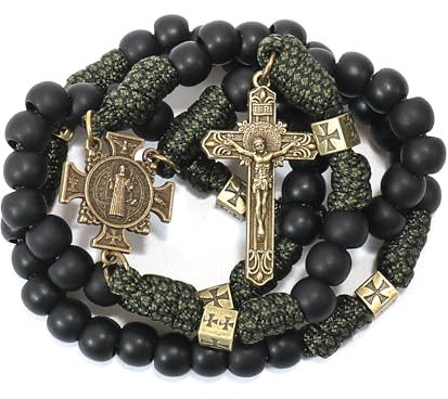 Rosenkranz-Halskette aus robustem, langlebigem Paracord-Rosenkranz in Antik-Bronze-Bronze, mattschwarze Gebetskette mit Heiliger Medaille und Kruzifix (St. Benedikt und St. Benedikt-Kreuz)