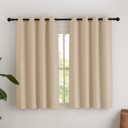 NICETOWN Mörkläggningsgardiner beige gardiner små fönster öljettgardin ogenomskinlig kort termisk gardin fönstergardiner moderna sovrum och vardagsrum set om 2, Biscotti beige, H 145 x B 140 cm