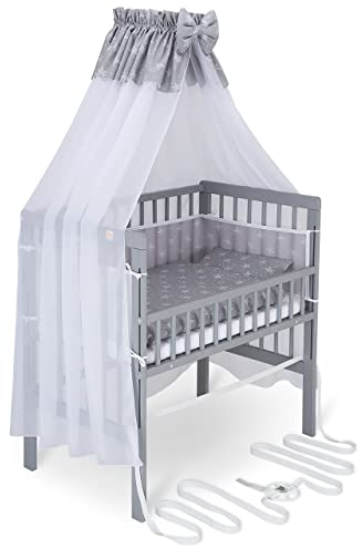 FabiMax Baby Beistellbett für Boxspringbett, TÜV geprüft 2022, inkl. Matratze und Komplett Set, Buche massiv grau, Comfort/weiße Sterne auf grau