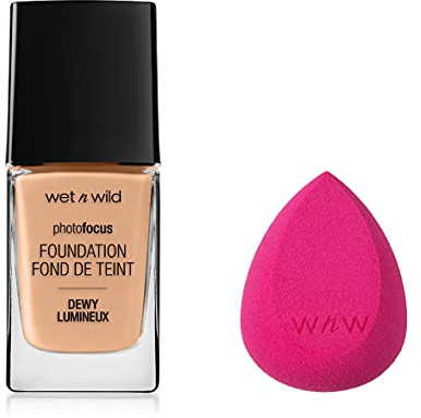Wet 'n' Wild Foundation Photofocus Dewy + Cosmetic Sponge – Makeup Set: Foundation Dewy + Make Up Schwamm, Classic Beige