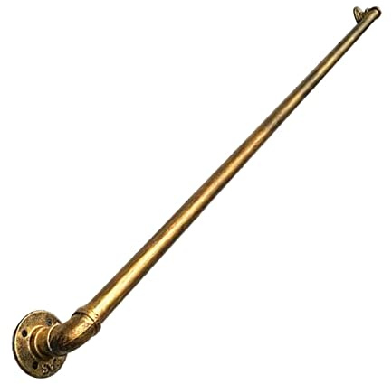 Corrimano vintage in bronzo per scale interne ed esterne, corrimano fissato al muro, tubo in ferro battuto che conduce direttamente alla porta delle scale, alla casa o all'ingresso della cantina